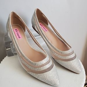 7.5 Betsey Johnson Glitter Silver Flats 🤍